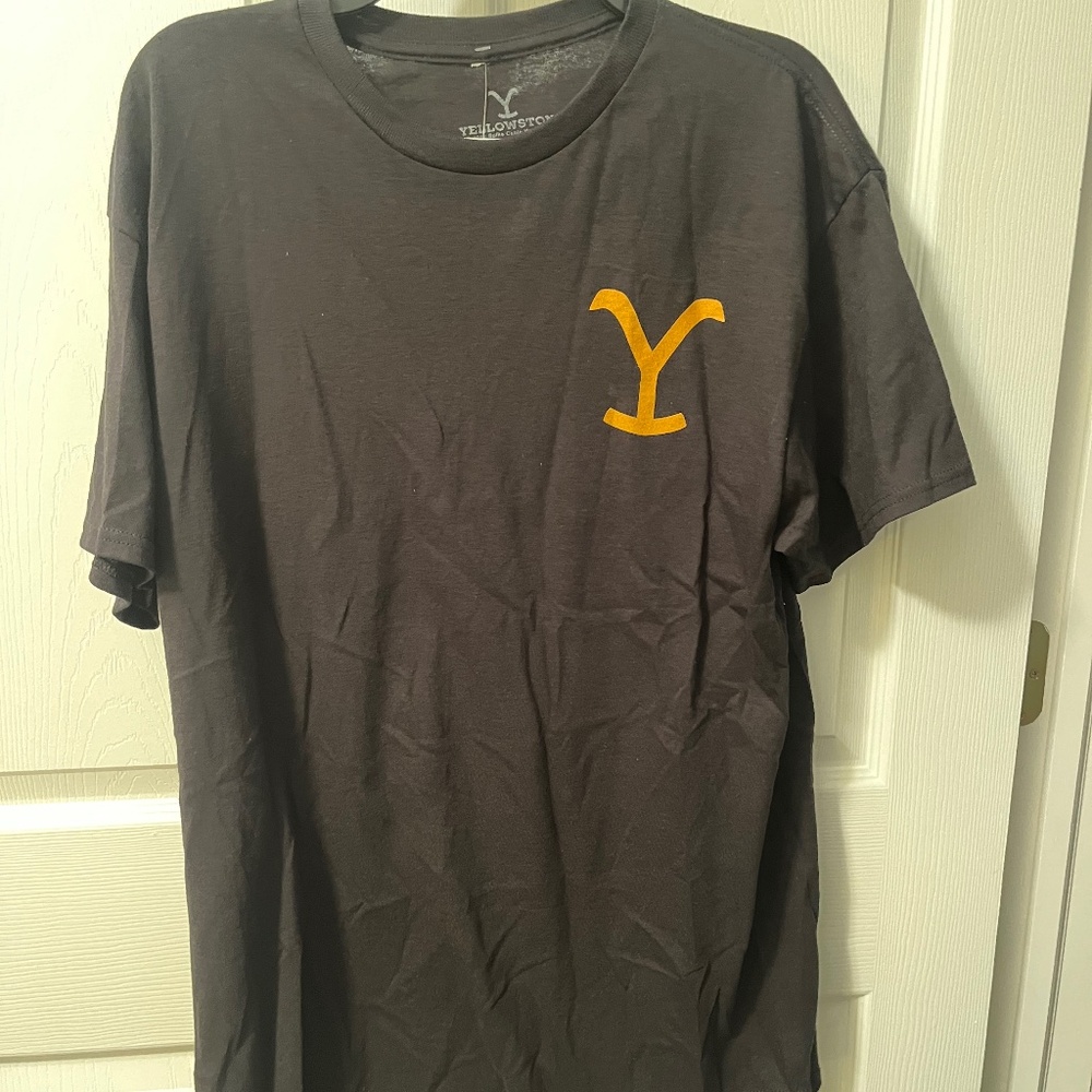 Men’s size Large Yellowstone Tee Shirt Black NWT